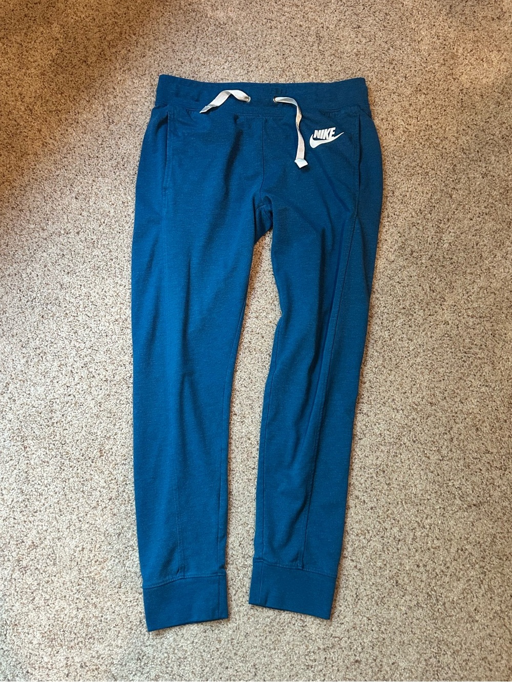 Nike Joggers with Contrasting White Drawstring and Logo